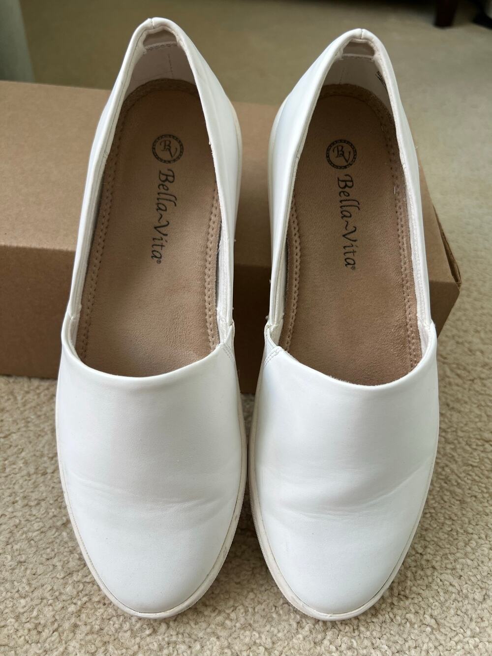 Bella Vita Bebe White Faux Leather Slip On Comfort Sneakers Shoes Size 9 N